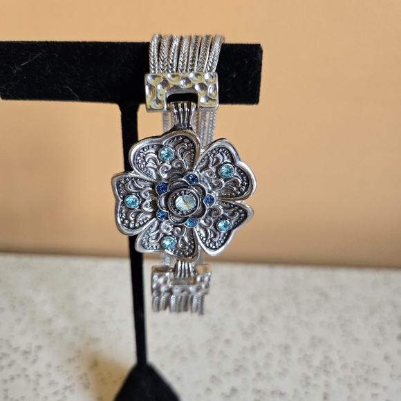 Silver and Blue Floral Magnetic Chain Bracelet Vintage - Picture 2 of 7